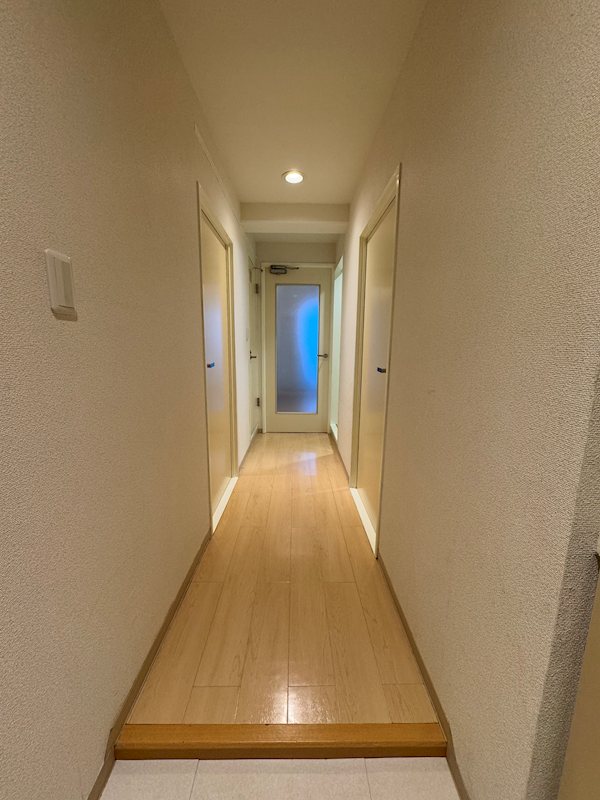 サンカーラ壱番館 玄関