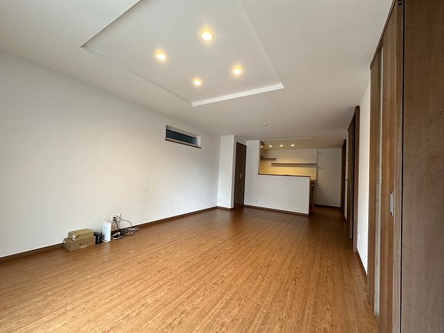 鵠沼桜が岡一丁目戸建 リビング