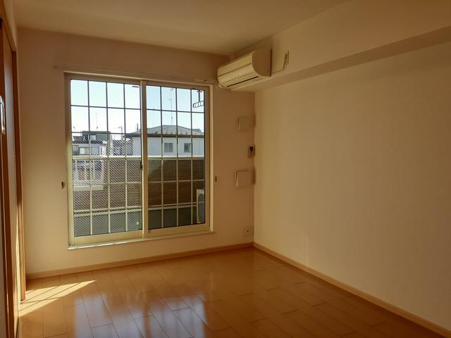 アモーレエイ・エス リビング