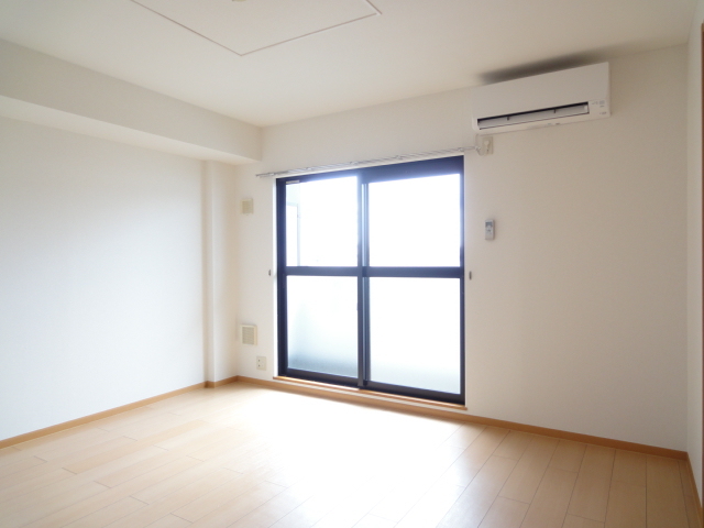 バウムガルトナー リビング