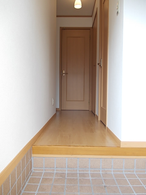 ファミールＢ 玄関