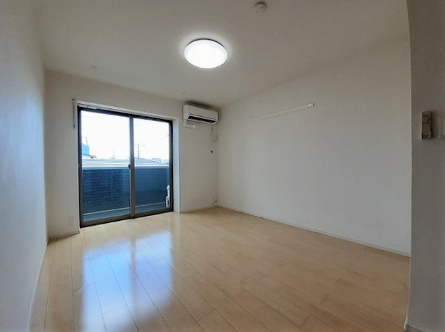 トゥット　フェリーチェ　湘南Ⅱ リビング