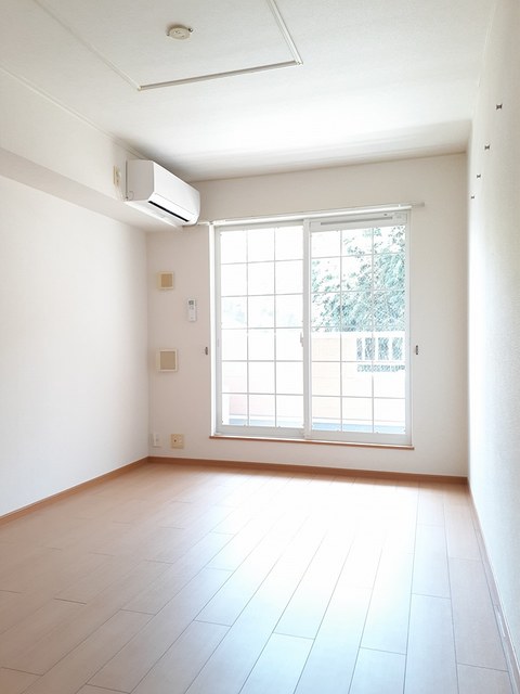 ヴィラ・ミコハタ リビング