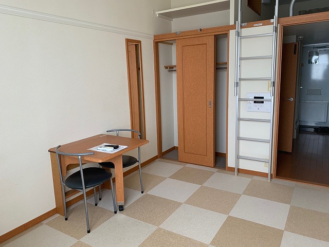 レオパレスアードゥラー ベッドルーム