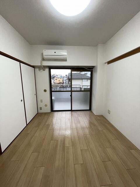 ラスター港南 リビング