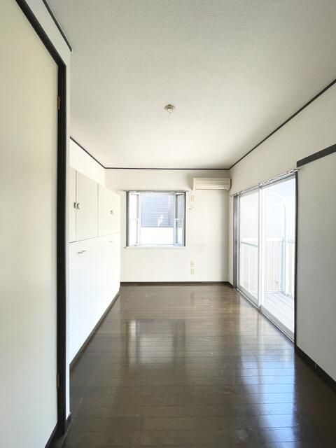 メゾン岡田 リビング