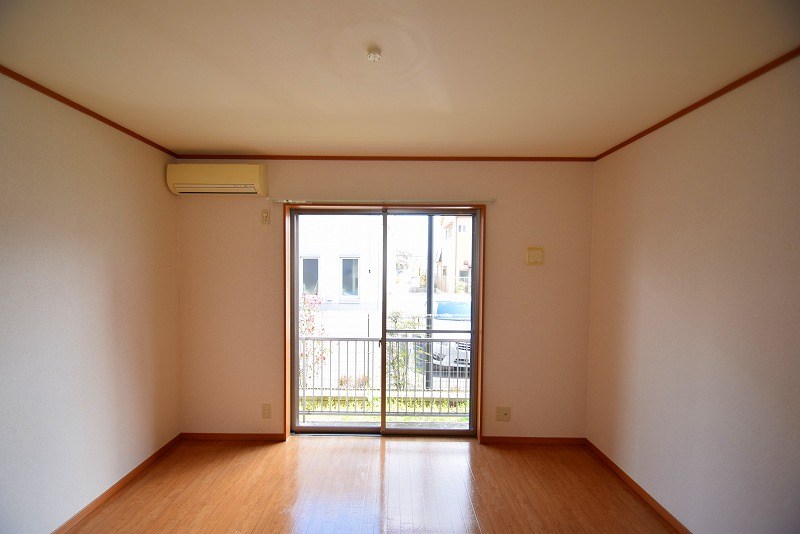 シャンロック愛甲グリーンコート リビング