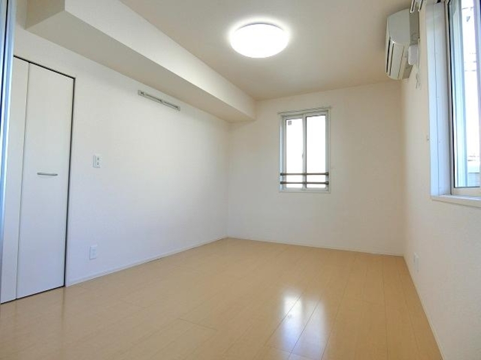 グランドソレーユI ベッドルーム