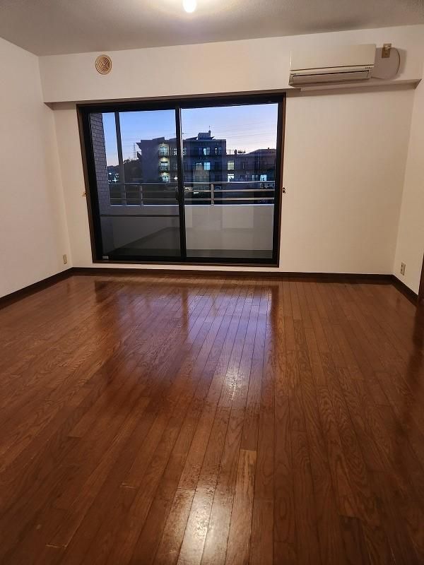 ヴィルヌーブ横浜・港南台 リビング