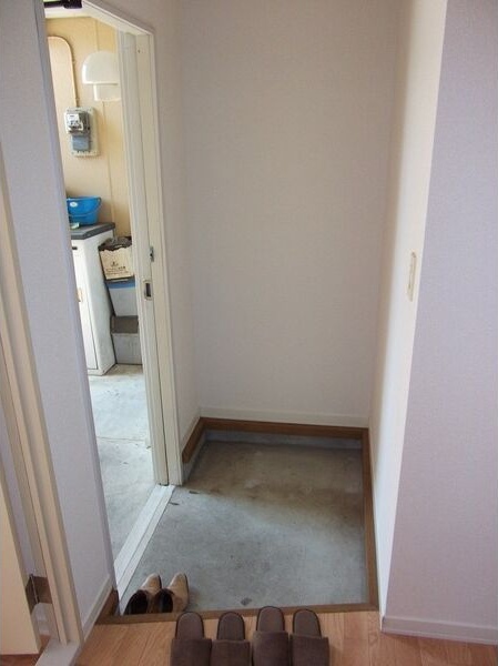 サニーハイツ神戸B 玄関