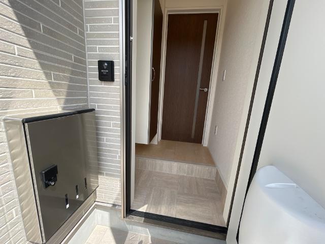 ディモーラ 玄関