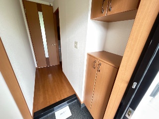 メゾン・ラクウショウ 玄関