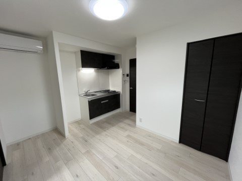 ジーメゾン東成瀬イースト リビング