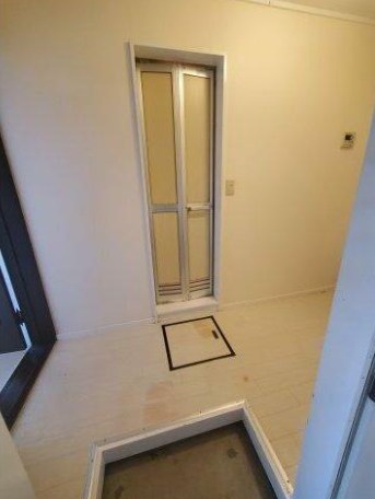 ティーラ伊勢原 玄関