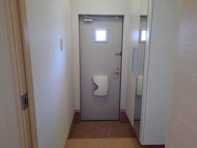 カレントガーデンＢ 玄関