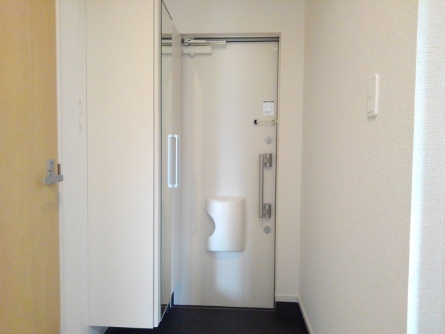 ナトゥーラ　レ　ミル 玄関