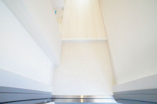 リブリ・アジール・リラ 玄関