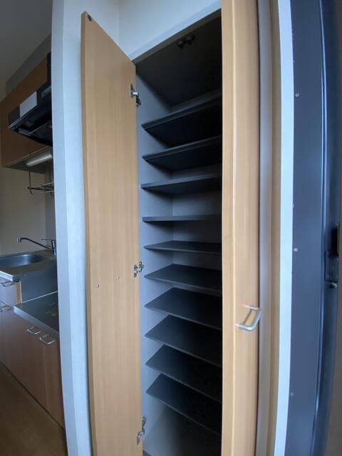 ウィスマ・コタ 玄関