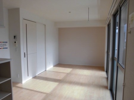 ガーデンヒルズ　EAST リビング