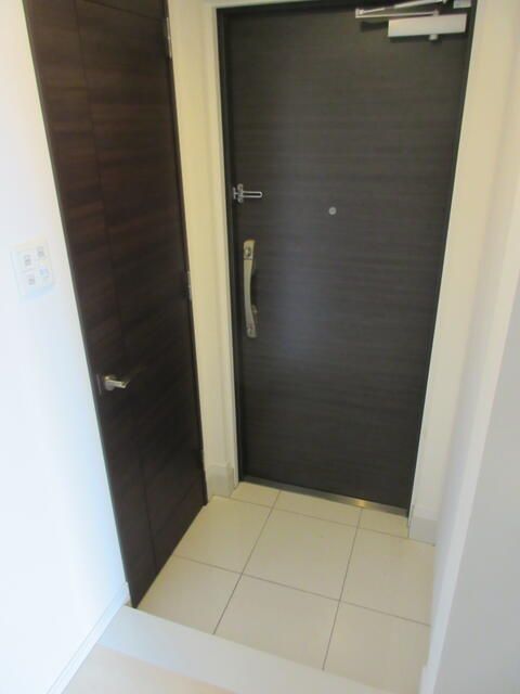 リストレジデンス辻堂タワー 玄関