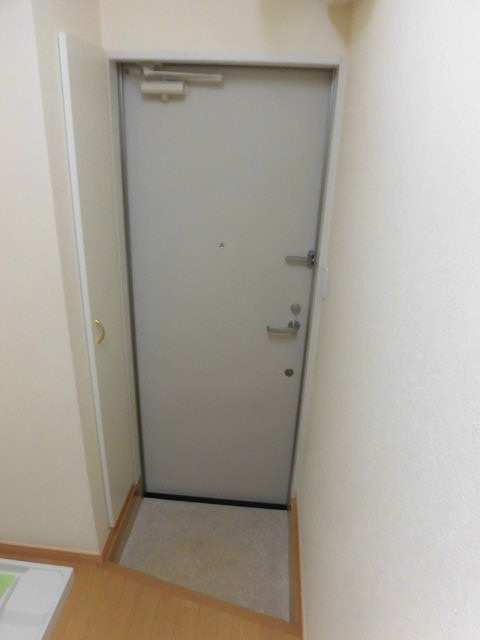 ガーデンコート仲宿3 玄関
