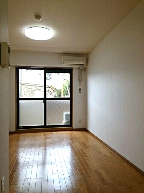 グロリアス リビング