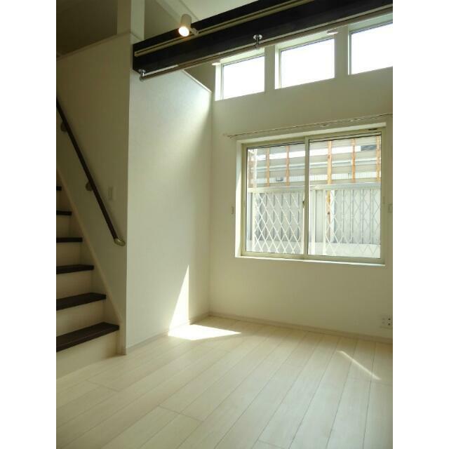 ハーミットクラブハウスＡｌｅｓｉａ大和 リビング