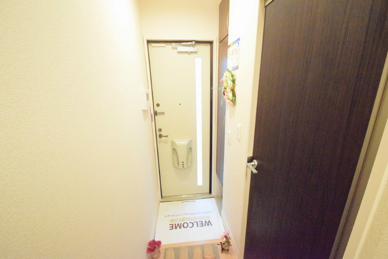 オーガスト螢 玄関