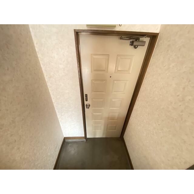 ハウズライフ厚木参番館（旧・白百合ハイツ） 玄関