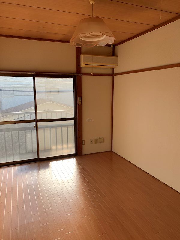 ハウズライフ厚木参番館（旧・白百合ハイツ） リビング