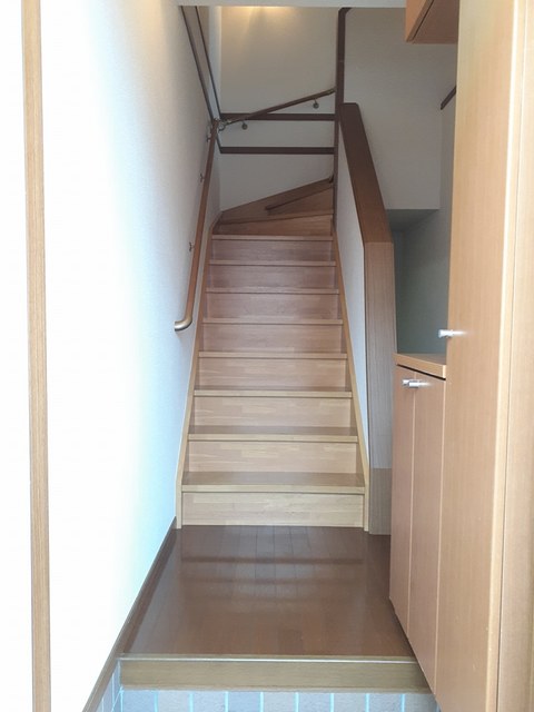 カーサ・ソレアードＢ 玄関