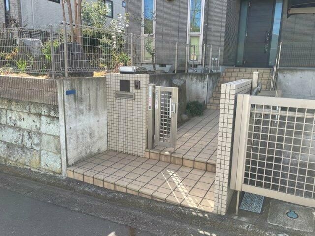 西鎌倉戸建 エントランス