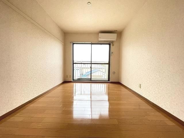 ロイヤルヒルズ石室 リビング