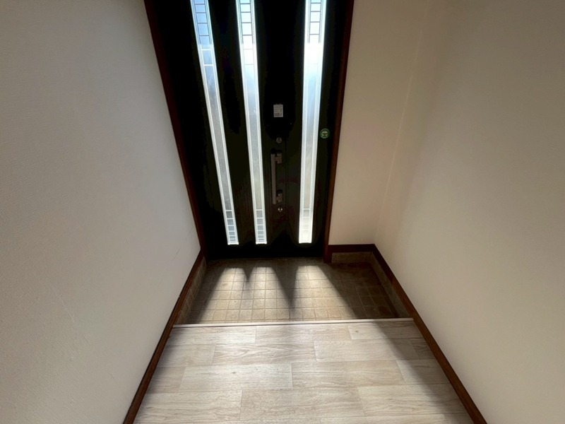 伊勢原市上粕屋平屋戸建 玄関