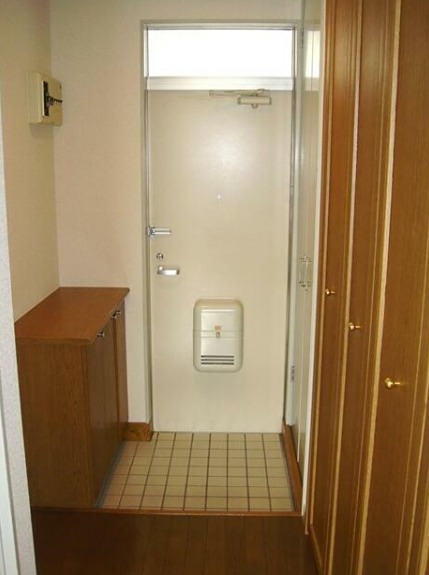 ハイツ山下 玄関