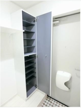 ハーミットクラブハウスレスペデザ戸塚 玄関