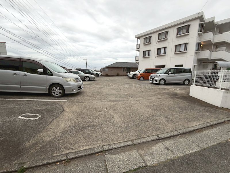 ロイヤルプラザ湘南 駐車場