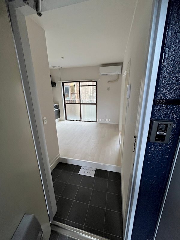 ライフインスワ 玄関