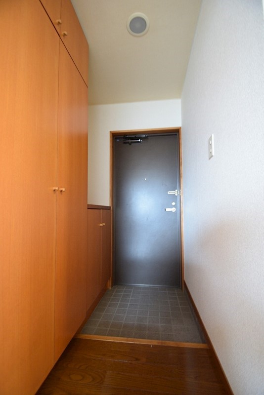 ハイツアザミリア  玄関