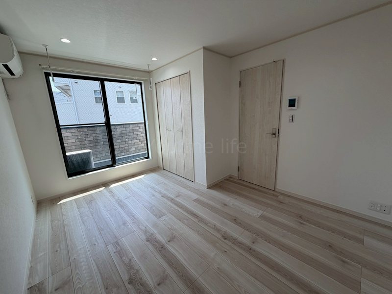 ＱＵＩＥＴ　ＣＲＡＢ　ＨＯＵＳＥ　鎌倉別邸 リビング