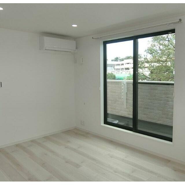 ＱＵＩＥＴ　ＣＲＡＢ　ＨＯＵＳＥ　ｍｉｘ鎌倉Ⅱ（仮） リビング