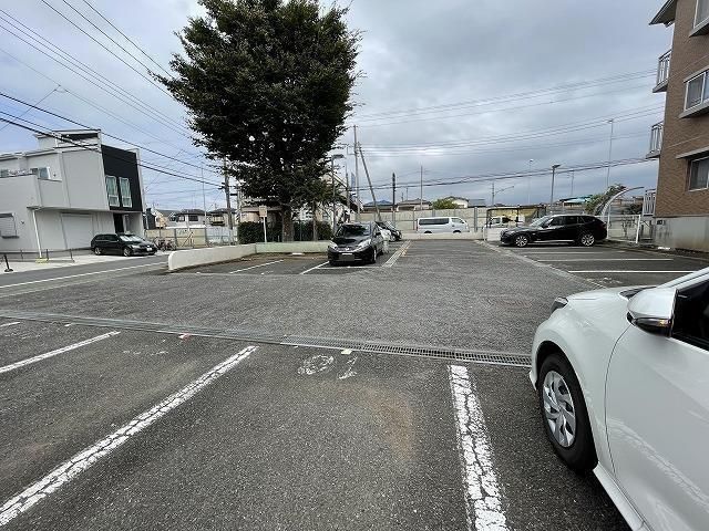 コーポレート海老名国分第二 駐車場