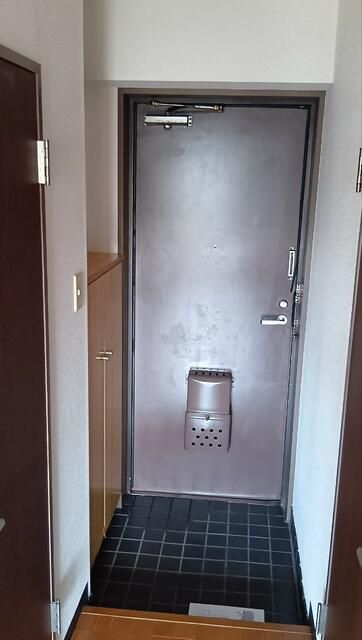 寿屋ビル 玄関