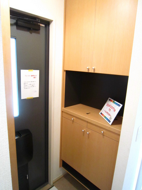 ベルフローラC 玄関