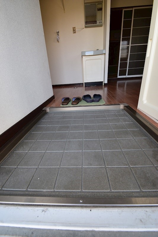 リバーサイドハイツC 玄関