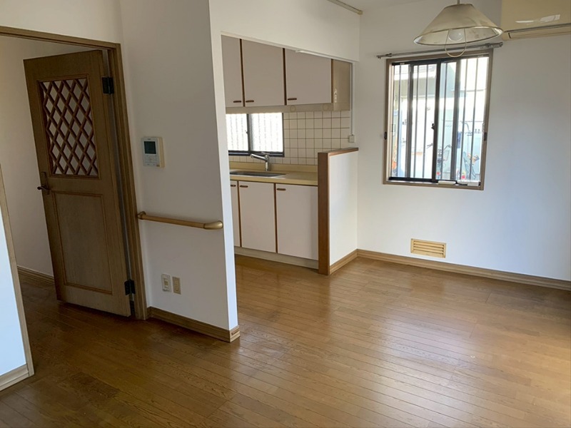 小田原市新屋　貸家 リビング