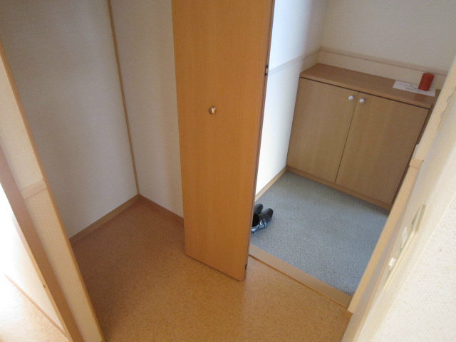 リヴェール中曽根C棟 玄関