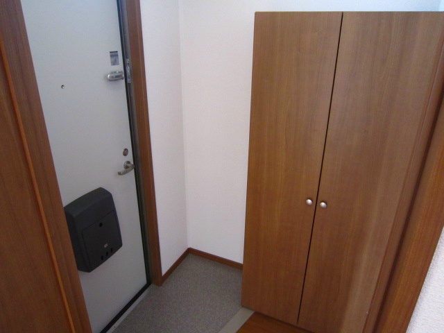 ファンテーヌC棟 玄関