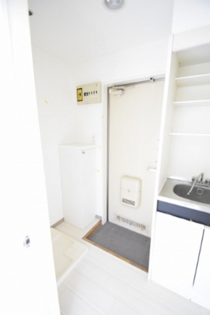 ジュネパレス伊勢原第０１ 玄関