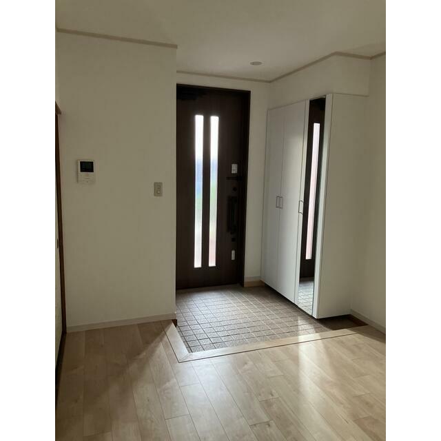 秦野市栄町戸建貸家 玄関